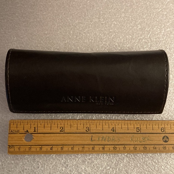 Anne Klein New York Embossed Brown Leather Hard Shell Magnetic Eyeglass Case - Picture 9 of 9